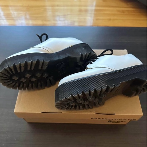 Dr. Martens white shoes - Picture 3 of 4